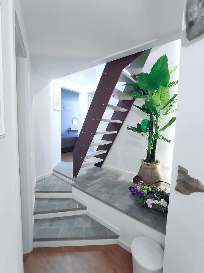Apartment L' Attico Giallo Oro Di Giulia Manarola