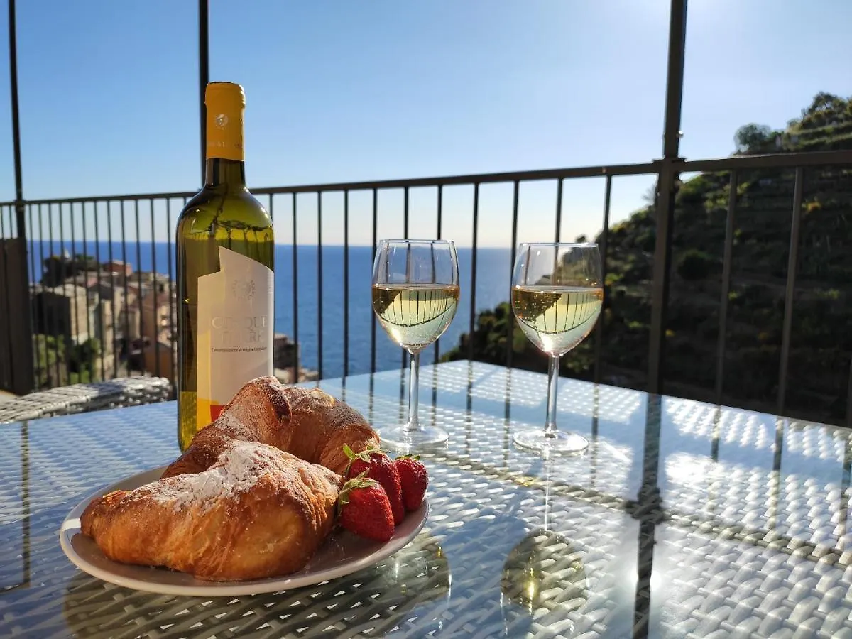 L' Attico Giallo Oro Di Giulia Manarola