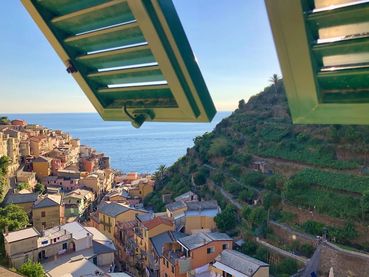 Apartment L' Attico Giallo Oro Di Giulia Manarola Italy