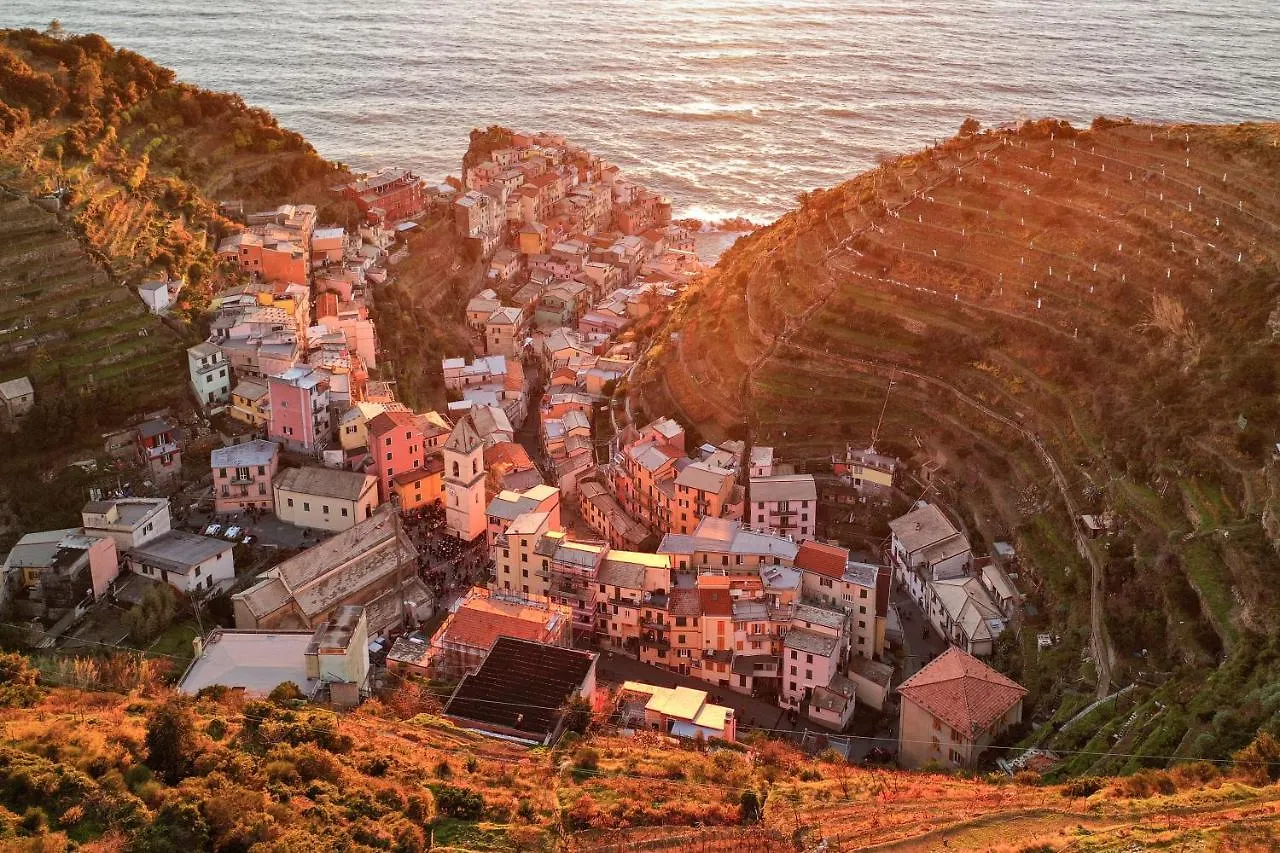 L' Attico Giallo Oro Di Giulia Manarola 0*,  Italy